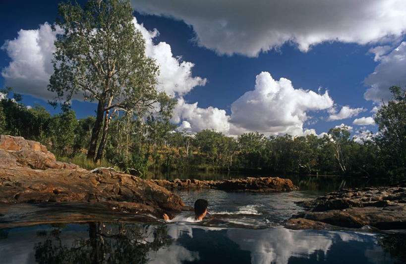 游泳,无人,横图,室外,旅游,度假,澳大利亚,行人,游客,游人,娱乐,路人,旅客,享受,休息,休闲,放松,摄影,酷,大洋洲,澳洲,南方大陆,澳大利亚联邦,北领地,过客,尼特米鲁克国家公园,步行,彩图,旅行