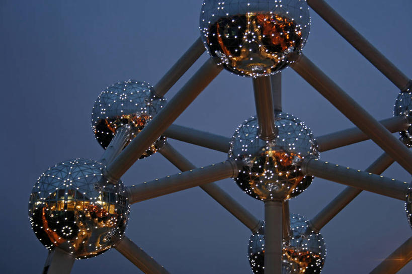 无人,横图,夜晚,日落,建筑,比利时,欧洲,钢铁,细胞,光,首都,黄昏,球体,摄影,照亮,布鲁塞尔,原子能塔,彩图