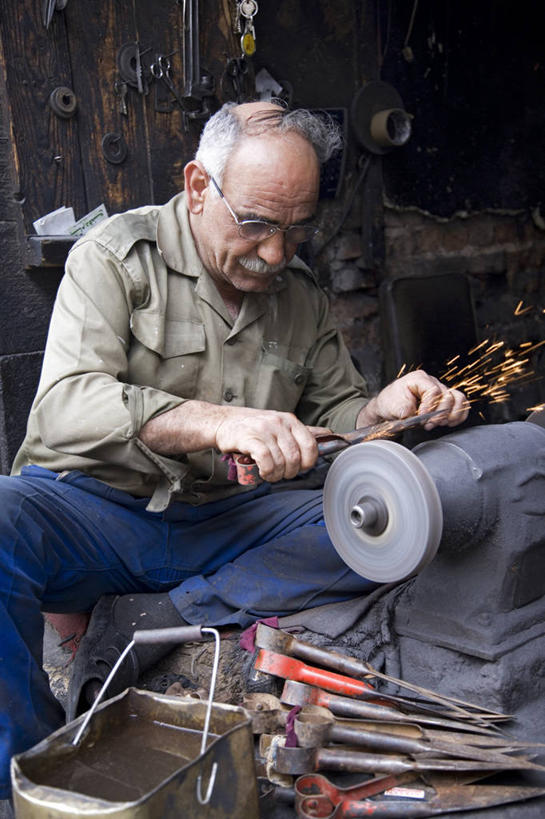 成年人,一个人,竖图,车间,叙利亚,仅一个男性,工作,火花,古城,首都,刀,职业,摄影,年龄,中东,肖像,技能,大马士革,男人,彩图