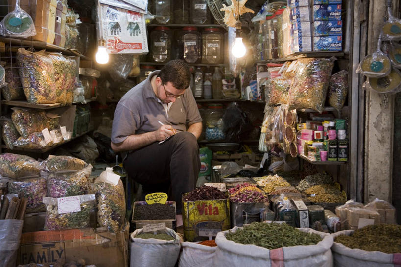 成年人,一个人,画家,竖图,建筑业,车间,装修,叙利亚,仅一个男性,装饰,工作,古城,首都,摄影,中东,修复,肖像,作画,手艺,大马士革,美术工艺,男人,彩图,传统文化