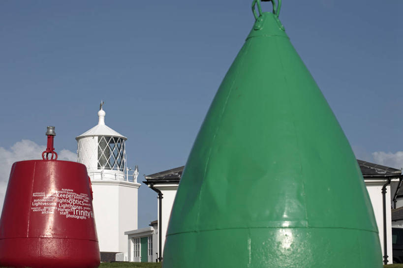 无人,横图,室外,道路,蜥蜴,英国,信息,塔,灯塔,交通,方向,英格兰,红色,蓝色,绿色,白色,摄影,浮标,引导,指引,航标,彩图,旅行,西南英格兰,导航,传统文化,海上运输