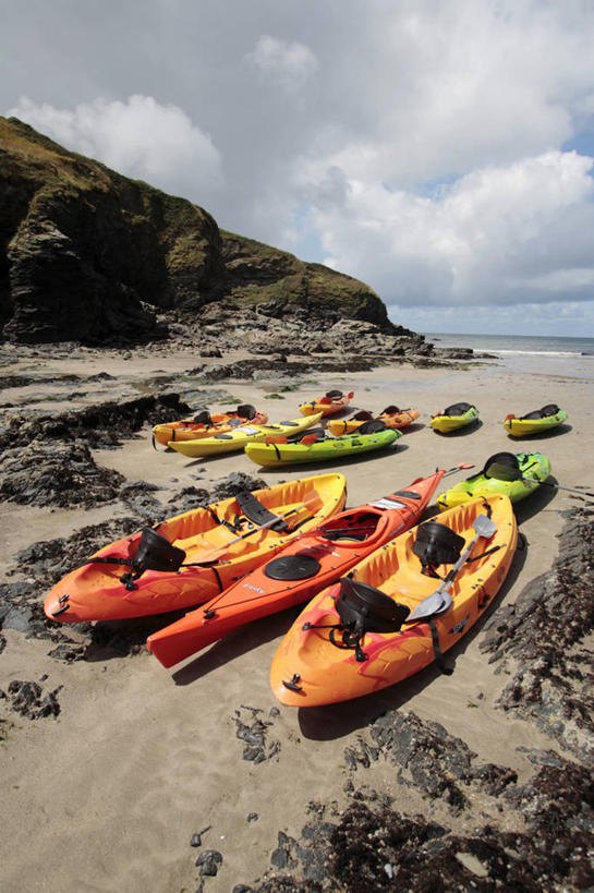 无人,竖图,室外,旅游,度假,运动,海洋,英国,英格兰,橙色,摄影,活动,独木舟,冒险,海滩,彩图,旅行,西南英格兰,皮船