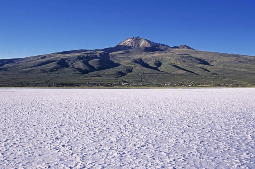 无人,横图,室外,火山,山,山脉,玻利维亚,乡村,盐,石墙,社区,南美,摄影,巨大,庞大,拉丁美洲,盐湖,宏大,硕大,伟大,安地斯山脉,地质学,盐滩,乌尤尼盐湖,活火山,彩图,名声