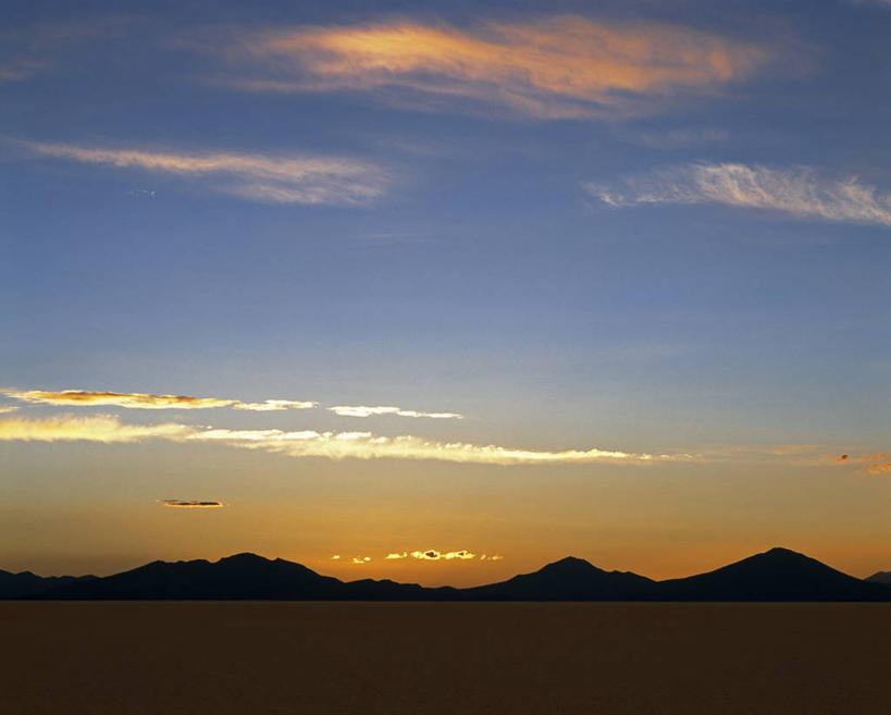 无人,横图,室外,夜晚,日落,玻利维亚,地形,云,盐,黑色,天空,黄昏,橙色,南美,摄影,宁静,拉丁美洲,比例,盐湖,安地斯山脉,地质学,盐滩,乌尤尼盐湖,彩图