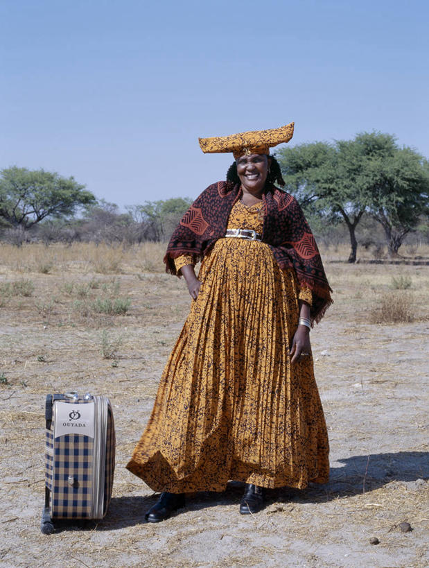 成年人,一个人,微笑,竖图,快乐,帽子,非洲,博茨瓦纳,仅一个女性,摄影,非洲文化,女人,非洲人,彩图,传统服装,马翁,赫雷罗族