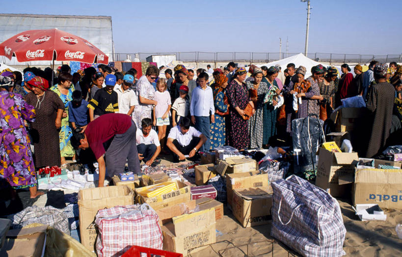 商店,横图,购物,地毯,纺织品,土库曼斯坦,亚洲,装饰,毛毯,毯子,席子,市场,货摊,纺织,垫子,温暖,摄影,华丽,修饰,点缀,中亚,销售,贩卖,丝绸之路,衬托,美观,雅致,雅观,商人,彩图,传统文化