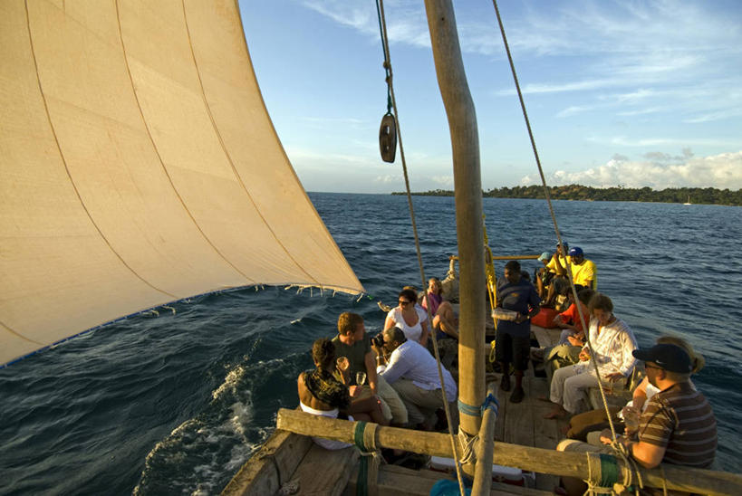 竖图,旅游,度假,海洋,日落,水,热,娱乐,风景,享受,休闲,帆,放松,摄影,航海,热带气候,东非,桑吉巴尔,奔巴岛,海滩,休闲活动,彩图,旅行,海上运输