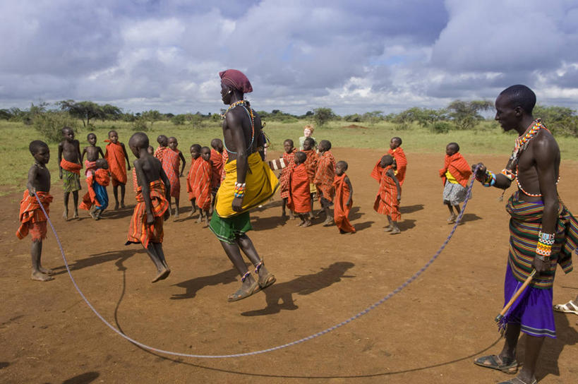 儿童,教师,跳,横图,非洲,肯尼亚,十字架,教育,绳子,社区,摄影,知识,蹦,彩图,旅行,传统文化