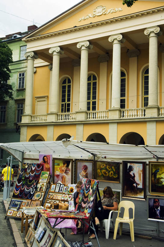 竖图,室外,乌克兰,小贩,古城,市场,历史,打开,摄影,开启,购买,作画,贩卖,东欧,跳蚤市场,彩图,联合国教科文组织