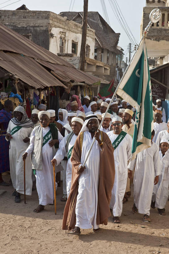 成年人,学生,竖图,生日,快乐,旗帜,非洲,肯尼亚,长袍,白色,摄影,宗教,主席,伊斯兰教,游行,灵性,阿伦岛,预言家,男人,彩图,旅行,欢乐