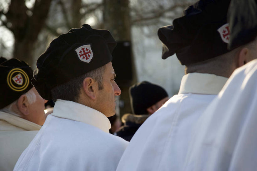 成年人,人群,牧师,教堂,横图,法国,欧洲,节日,文化,社区,祈祷,健康,许愿,摄影,宗教,信仰,纪念,祈求,基督教,天主教,集会,典礼,法国文化,灵性,卢尔德,平安,男人,神父,彩图,旅行