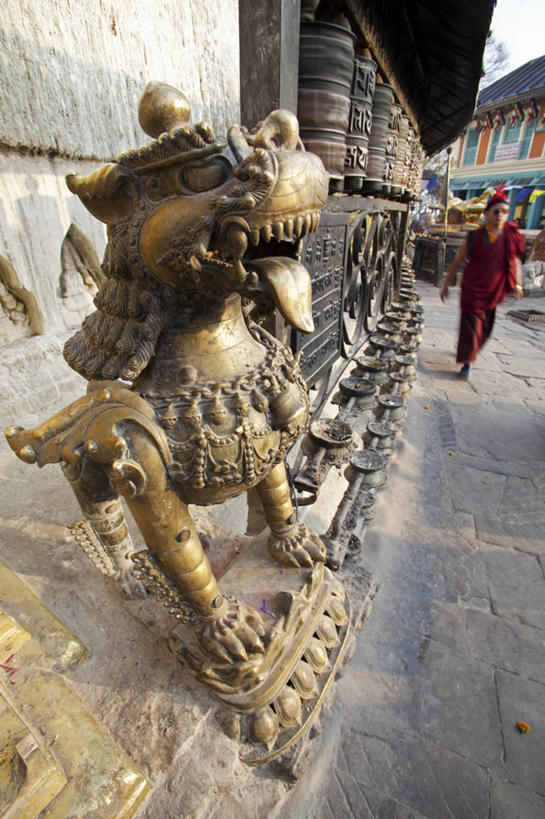 寺庙,竖图,尼泊尔,首都,佛塔,地标建筑,摄影,宗教,佛教,黄铜,神殿,宗教建筑,转经筒,加德满都,朝圣节,苏瓦扬布拿佛塔,彩图,旅行,美人