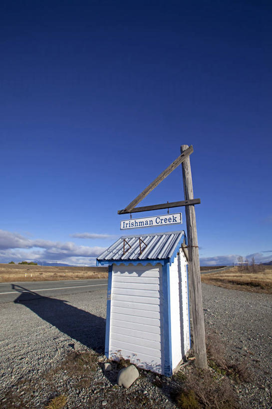 无人,竖图,室外,路,新西兰,标志,高地,路边,历史,蓝色,摄影,新西兰南岛,彩图,旅行,小屋