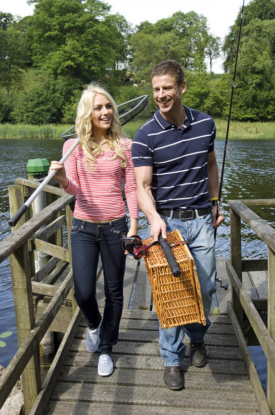 成年人,两个人,竖图,室外,度假,运动,酒店,英国,欧洲,北爱尔兰,浪漫,摄影,活动,蜜月,异性恋,男人,女人,休闲活动,彩图,钓鱼,旅行,弗马纳区,伴侣,厄恩湖