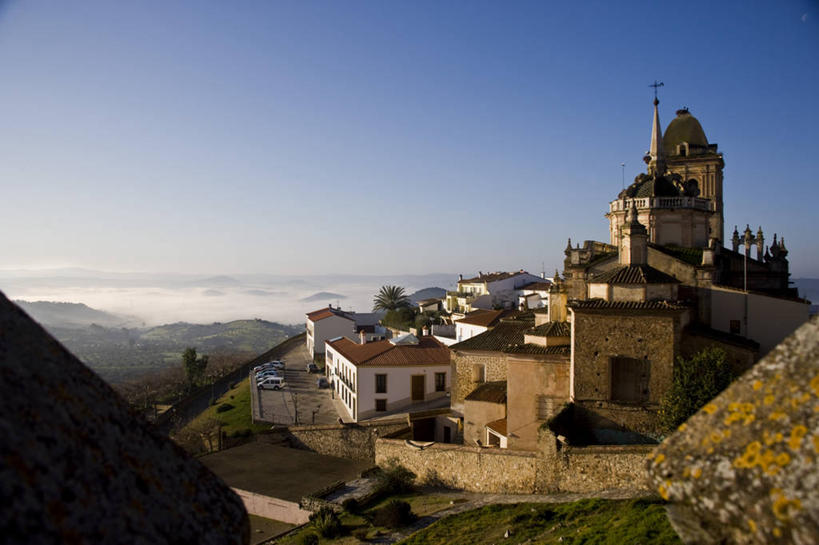 无人,教堂,横图,山,建筑,西班牙,欧洲,节日,地形,文化,祈祷,健康,许愿,摄影,宗教,信仰,纪念,祈求,基督教,天主教,埃斯特雷马杜拉,平安,彩图,旅行