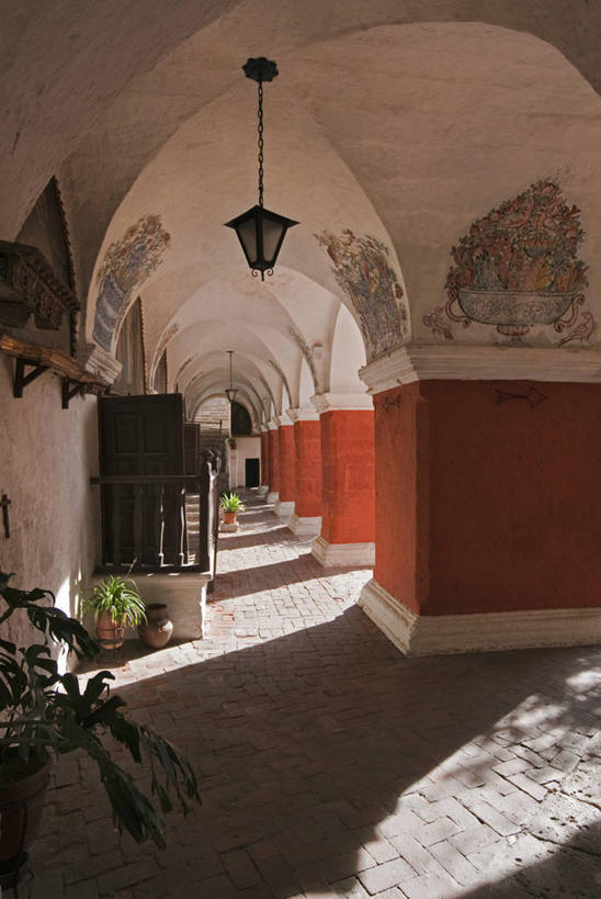 成年人,两个人,横图,方图,室外,建筑,秘鲁,圣诞节,市场,货摊,南美,摄影,婴儿床,南美洲,拉丁美洲,美洲,秘鲁共和国,库斯科,首府,拱廊,亚美利加洲,南亚美利加洲,玉米之仓,库斯科省,美术工艺,武器广场,女人,彩图,旅行,库斯科大区,传统文化