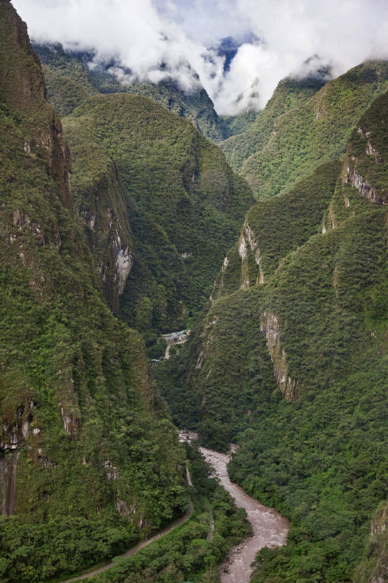 成年人,无人,竖图,彩色,室外,城市,街道,帽子,秘鲁,社区,南美,摄影,五颜六色,色彩斑斓,权威,领导,拉丁美洲,政府,五彩缤纷,政治,竞选,乌鲁班巴河谷,登山杖,五彩斑斓,五光十色,把握,男人,步行,彩图,传统服装,旅行,传统文化,掌控