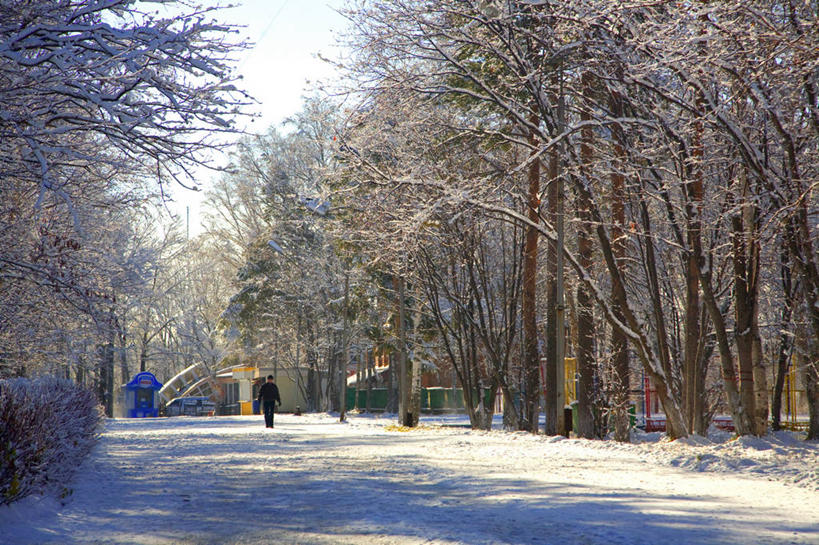 儿童,成年人,三个人,横图,室外,滑冰,山,雪,冰,冬天,冰球,寒冷,摄影,溜冰场,冬季运动,女人,彩图,旅行,柱头,独联体