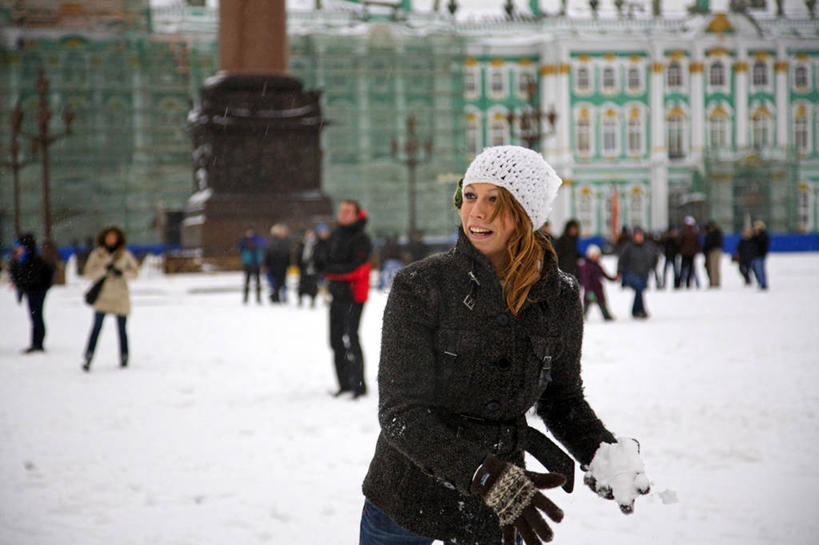 儿童,成年人,一个人,博物馆,横图,室外,雪,城市,俄罗斯,冬天,北,寒冷,摄影,雪球,打斗,女孩,女人,彩图,旅行,皇宫广场,独联体