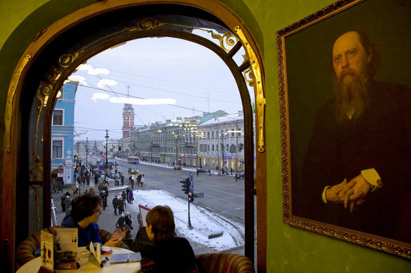 儿童,成年人,横图,室内,满意,城市,街道,俄罗斯,冬天,历史,摄影,肖像,女孩,女人,说话,彩图,旅行,餐馆,咖啡馆,独联体