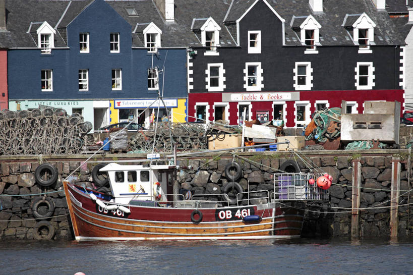 无人,酒吧,横图,彩色,室外,渔业,海洋,船,英国,欧洲,房屋,墙,岛,河岸,城镇,苏格兰,红色,社区,摄影,五颜六色,色彩斑斓,五彩缤纷,英国文化,五彩斑斓,五光十色,内赫布里底群岛,外赫布里底群岛,海滩,彩图,旅行,海港,龙虾笼