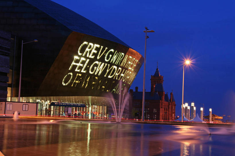 无人,横图,夜晚,日落,水,建筑,喷泉,英国,表演,反射,文字,光,首都,扮演,黄昏,摄影,照亮,演出,威尔士,犰狳,加的夫,设计,彩图