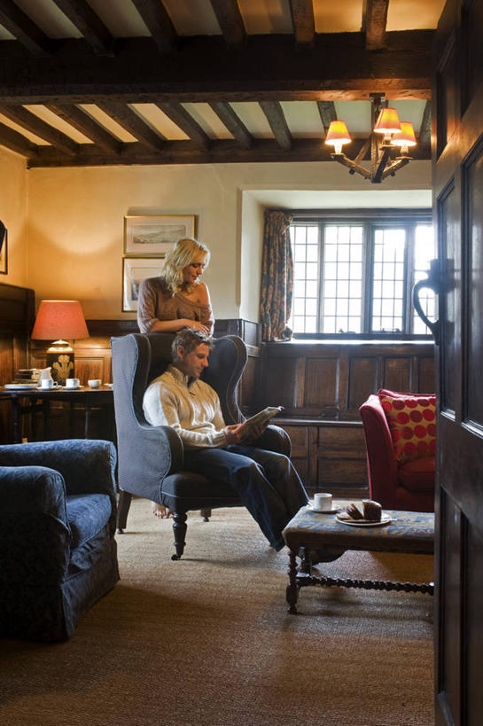 竖图,室内,英国,欧洲,房屋,历史,放松,读书,摄影,起居室,西欧,大不列颠,威尔士,大不列颠及北爱尔兰联合王国,大不列颠及爱尔兰联合王国,威尔士公国,农舍,彩图,康威自治市,大不列颠王国,大英帝国,联合王国,日不落帝国,伴侣,斯诺登峰,北威尔士