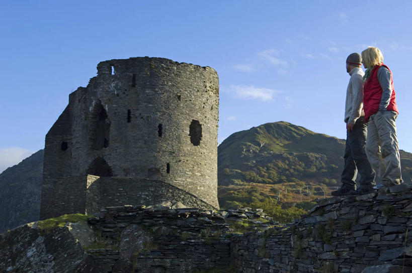 成年人,两个人,横图,旅游,度假,英国,行人,游客,游人,路人,旅客,摄影,要塞,威尔士,格温内思郡,异性恋,过客,男人,女人,彩图,伴侣,斯诺登峰,北威尔士