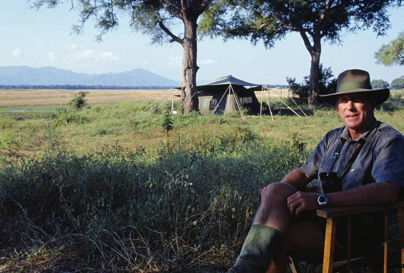 成年人,一个人,导游,竖图,室外,非洲,津巴布韦,仅一个男性,枪支,自然,武器,摄影,肖像,来福枪,男人,彩图