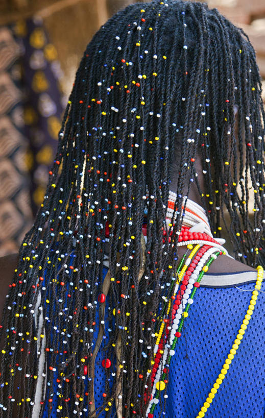 一个人,竖图,彩色,非洲,坦桑尼亚,珠子,摄影,五颜六色,色彩斑斓,五彩缤纷,五彩斑斓,东非,五光十色,非洲人,长发,彩图