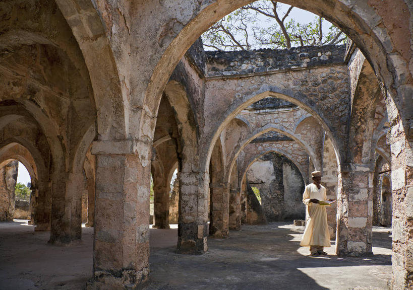 成年人,横图,建筑,非洲,坦桑尼亚,破碎,长袍,柱子,拱门,历史,破坏,破损,地标建筑,摄影,粉碎,损坏,伊斯兰教,宗教建筑,清真寺,毁坏,可兰经,大清真寺,摧毁,东非,男人,彩图