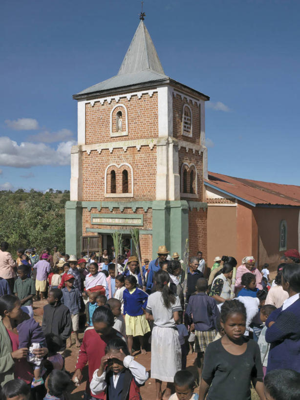 教堂,竖图,非洲,马达加斯加,收成,节日,丰富,丰收,尖顶,丰盛,文化,社区,祈祷,健康,服务,许愿,摄影,宗教,信仰,收获,纪念,祈求,基督教,天主教,苏格兰高地,丰登,丰硕,劳绩,平安,彩图,传统文化