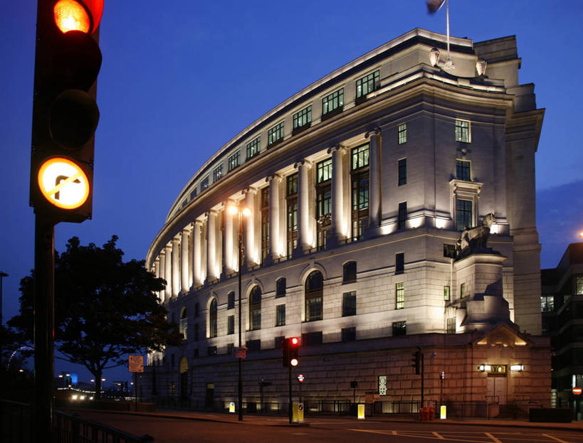 无人,横图,室外,安全,河流,城市,建筑,英国,红绿灯,信号灯,交通,首都,英格兰,泰晤士河,红色,黄昏,警示,摄影,提示,流通,交通信号灯,行人信号灯,彩图,总部大楼