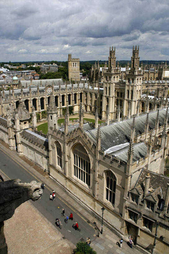 学生,竖图,室外,建筑,英国,校园,英格兰,地标建筑,摄影,英国文化,哥特式风格,牛津大学,彩图,大学,传统文化