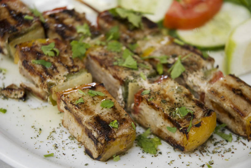 无人,横图,晚餐,午餐,街道,希腊,欧洲,岛,乡村,食品,饮食,盘子,小旅馆,摄影,膳食,基克拉迪群岛,圣托里尼岛,地中海文化,希腊文化,希腊共和国,基克拉泽斯群岛,彩图,烤肉串