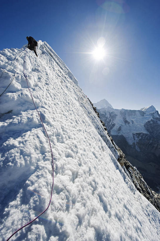 成年人,攀登,竖图,室外,运动,山,山脉,太阳,雪,日光,尼泊尔,亚洲,冰,地形,山顶,历史,蓝色,风景,天空,地标建筑,春天,寒冷,摄影,环境,南亚,剪影,带领,冰河,喜马拉雅山脉,尼泊尔王国,喜马拉雅山,喜马拉雅,珠穆朗玛峰国家公园,专区,马卡鲁峰,男人,爬山,彩图,萨加玛塔专区,索卢坤布县,联合国教科文组织,坤布,珠穆朗玛地区