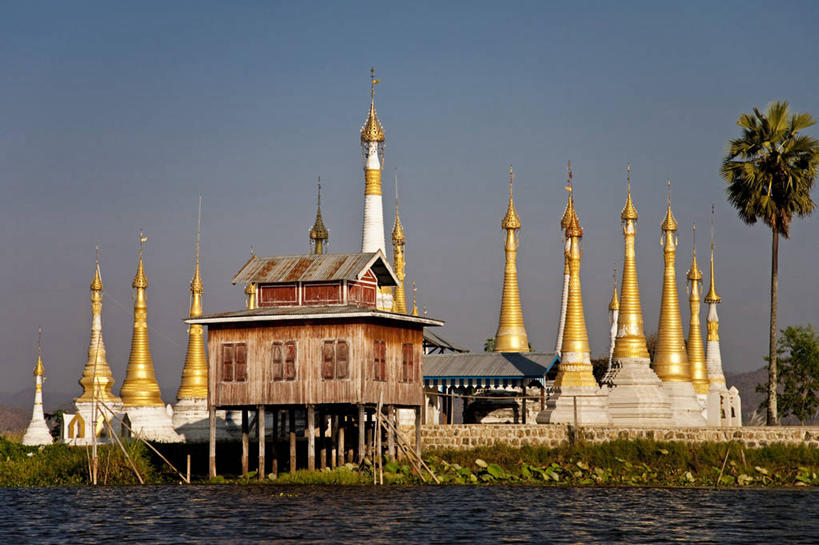 划船,成年人,横图,室外,渔业,湖,山,山脉,水,缅甸,亚洲,圆锥,锥子,社区,表,平衡,摄影,东南亚,宁静,桨,早晨,鱼网,陷阱,掸邦,男人,彩图,传统文化,淡水