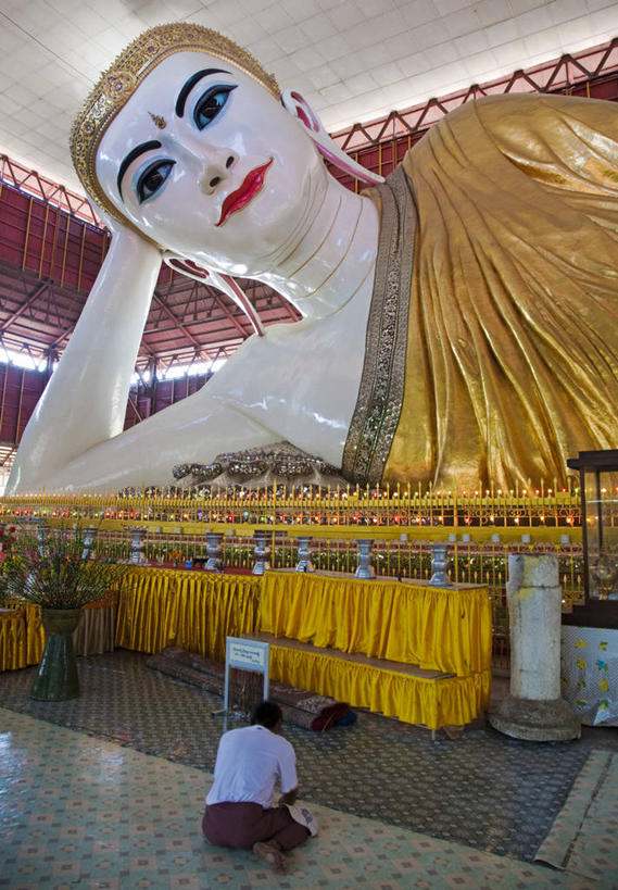 成年人,一个人,寺庙,横图,水,莲花,缅甸,亚洲,仅一个女性,倒,雕像,花环,锥子,首都,杯,佛,宝塔,佛塔,碗,祈祷,金色,摄影,宗教,东南亚,佛教,神殿,宗教建筑,缅甸联邦,瑞德贡大金塔,仰光大金塔,仰光大金寺,雪德宫大金塔,大金塔,灵性,瑞大光塔,瑞光大金塔,女人,彩图,仰光,雪达根大金寺