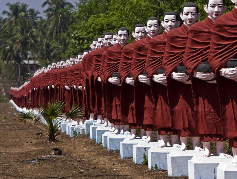 无人,躺,横图,缅甸,亚洲,一排,整齐,雕像,锥子,佛,排列,红色,碗,摄影,东南亚,佛教,队列,缅甸联邦,施舍,孟邦,卧着,僧侣,躺着,卧,彩图