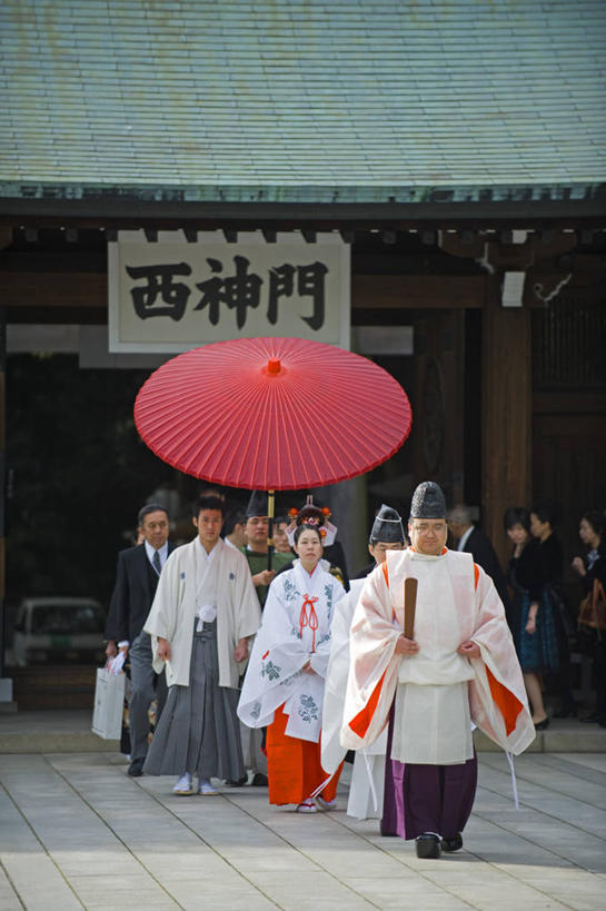 家庭,竖图,室外,婚礼,度假,快乐,美景,城市风光,城市,东京,日本,亚洲,庆祝,景观,高处,首都,结婚,娱乐,阳伞,红色,享受,休闲,喜庆,景色,放松,摄影,纪念,神殿,游行,明石寺,神父,彩图,高兴