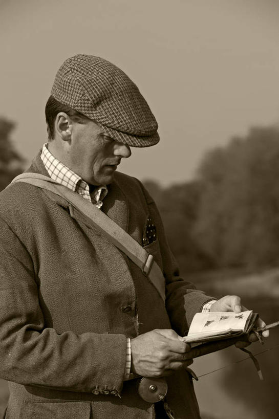 一个人,运动员,竖图,室外,度假,运动,水,英国,鸭舌帽,摄影,生活方式,鱼钩,威尔士,钓竿,休闲活动,彩图,钓鱼,传统文化,迪河