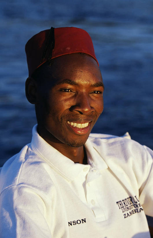 成年人,一个人,服务员,微笑,竖图,制服,快乐,酒店,非洲,赞比亚,仅一个男性,职业,服务,摄影,肖像,利文斯敦,男人,服务生,侍者,彩图