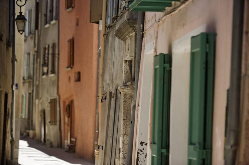 成年人,一个人,竖图,室外,旅游,度假,快乐,满意,非洲,赞比亚,仅一个男性,行人,游客,游人,鱼类,路人,旅客,安静,摄影,宁静,淡水鱼,享乐,赞比西河,过客,男人,休闲活动,彩图,钓鱼