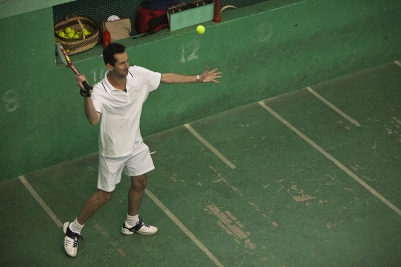 一个人,横图,室内,风险,运动,法国,欧洲,追赶,网,网球拍,球场,球拍,首都,球,绿色,摄影,网球网,西欧,法兰西,法国文化,法兰西共和国,阿基坦,法兰西第五共和国,亚魁当,阿基坦大区,网球运动,彩图,比利牛斯.大西洋省,格柵