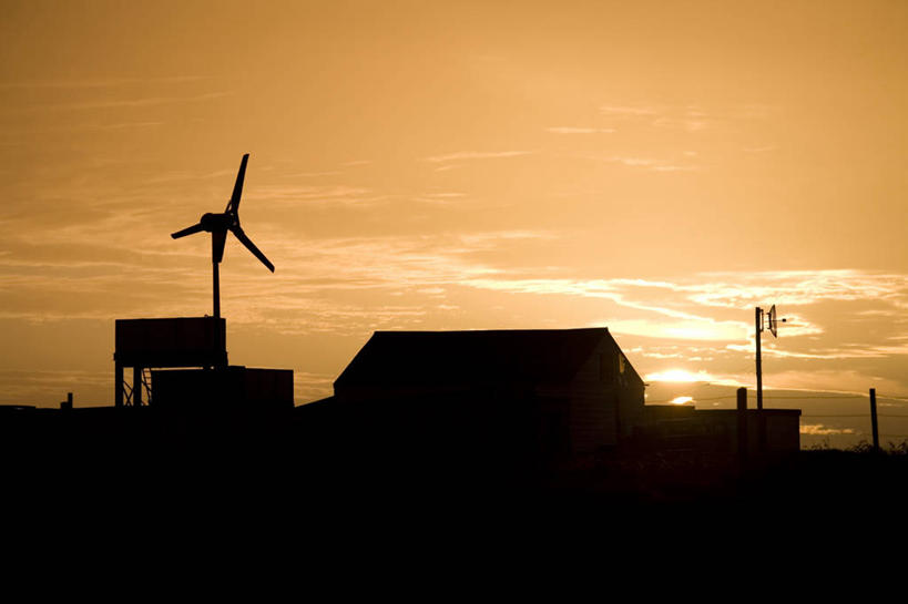 无人,横图,室外,旅游,度假,日落,酒店,环保,风力,棚,黄色,黄昏,橙色,大西洋,摄影,能源,回收,资源,剪影,户外活动,利用,低碳,循环,替代能源,涡轮,持续,福克兰群岛,海狮岛,风轮机,彩图,旅行