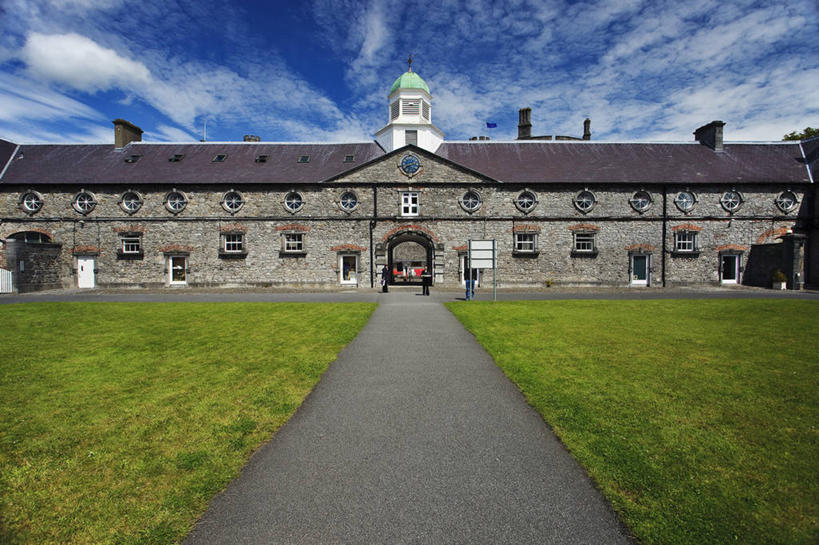 无人,横图,白天,草坪,建筑,爱尔兰,欧洲,庭院,地形,欧盟,蓝色,绿色,摄影,爱尔兰共和国,伦斯特省,基尔肯尼郡,彩图,旅行,爱尔兰文化