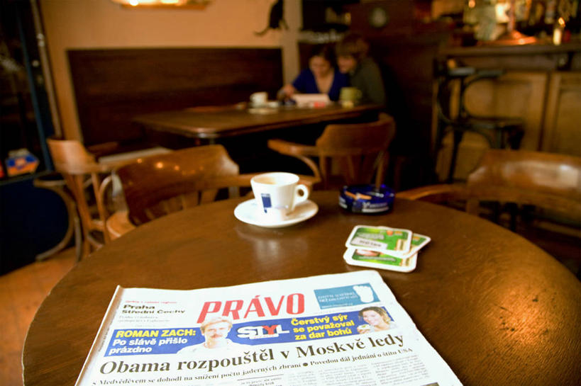 商店,横图,室内,桌子,城市,静物,报纸,欧洲,首都,杯,历史,读书,摄影,捷克共和国,布拉格,彩图,咖啡馆