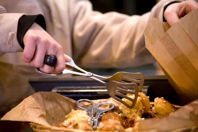 面包,儿童,成年人,一个人,商店,横图,法国,欧洲,食品,社区,职业,摄影,普罗旺斯,地中海文化,清新,烘焙师,法国文化,尼斯,面包店,女孩,女人,彩图,旅行,蛋糕,传统文化