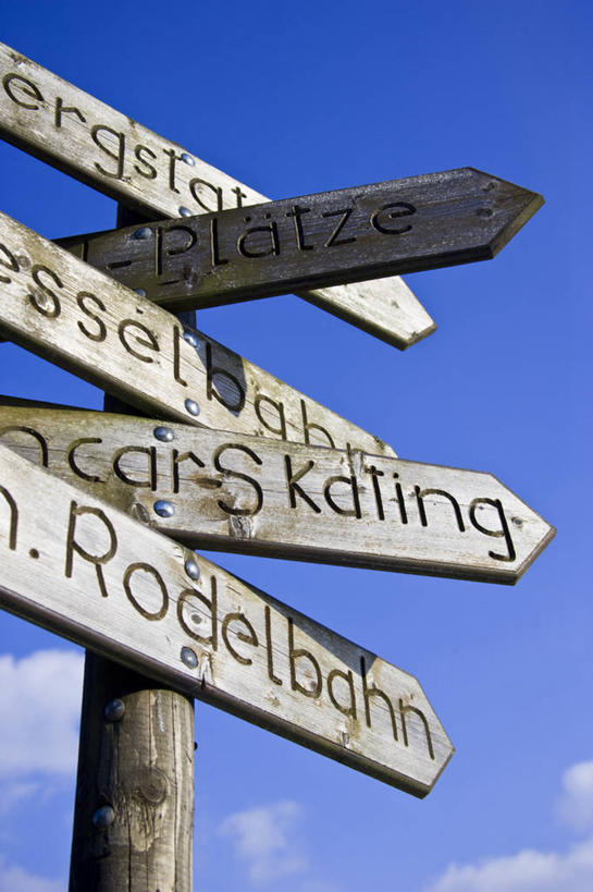 无人,竖图,旅游,度假,指示牌,德国,欧洲,标志,文字,方向,娱乐,标识,箭头,车,交通工具,享受,休闲,放松,摄影,雪橇,指向,载具,雪橇车,簇,方向标,彩图,旅行,马尔堡病毒