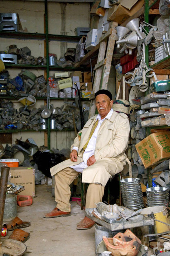 成年人,一个人,商店,竖图,非洲,利比亚,仅一个男性,北,凌乱,社区,摄影,伊斯兰教,销售,贩卖,男人,彩图